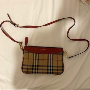 Pre-owned Burberry crossbody pouch/mini bag red leather/horseferry check